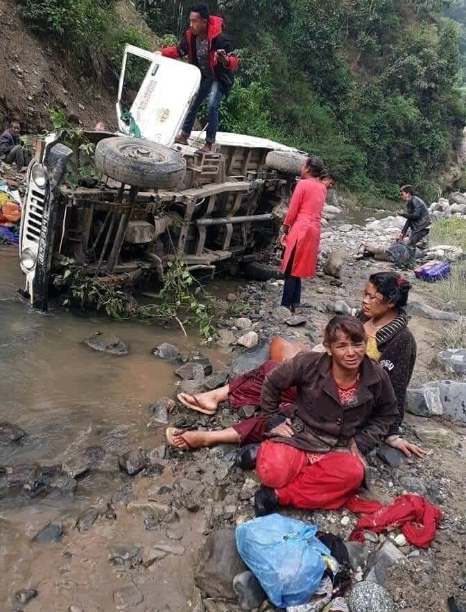 बस दुर्घटना हुँदा ३ को मृत्यु, १० घाईते